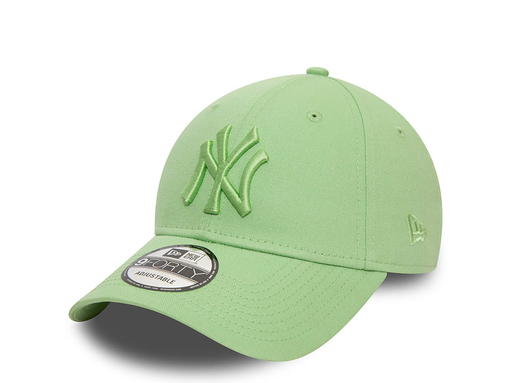 New Era New York Yankees League Essential Green 9Forty Strapback Cap