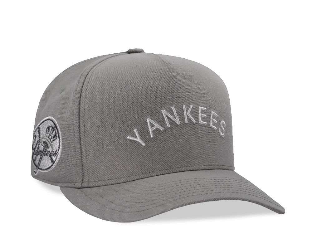 Nike New York Yankees Dri-Fit Rise Olive Edition Snapback Cap