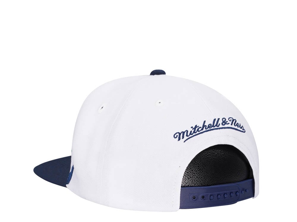 Mitchell & Ness Hartford Whalers Vintage Sharktooth Snapback Cap
