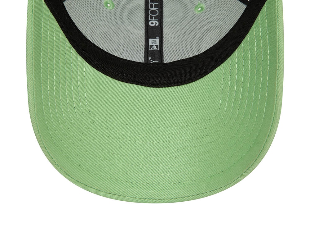 New Era New York Yankees League Essential Green 9Forty Strapback Cap