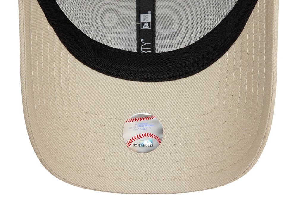 New Era New York Yankees Team Outline White 9Forty Strapback Cap