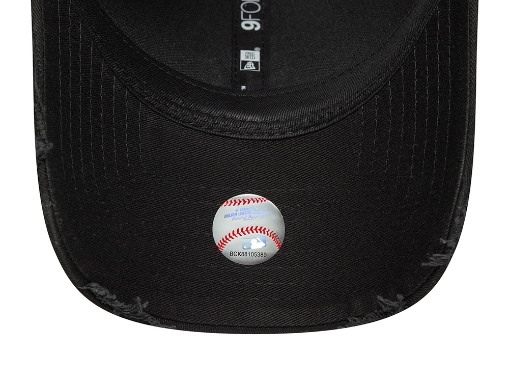 New Era New York Yankees Wash Distress Black Edition 9Forty Strapback Cap