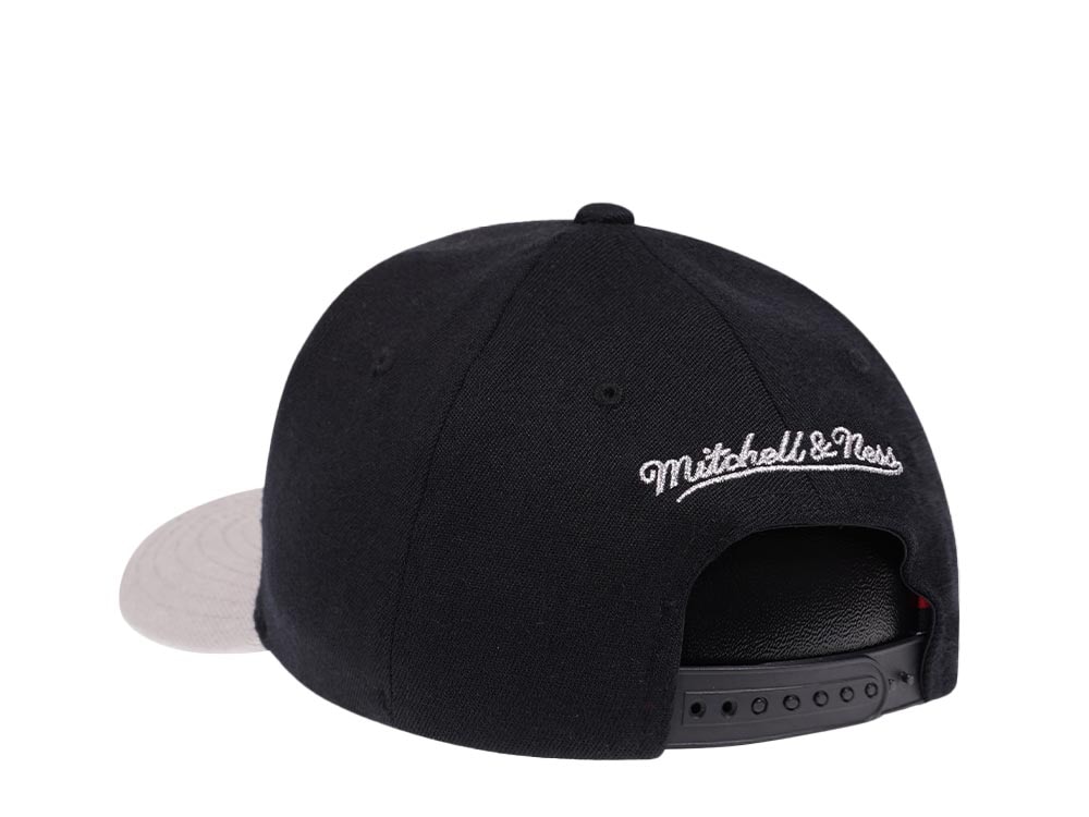 Mitchell & Ness San Antonio Spurs Team Two Tone Red Line Solid Flex Snapback Cap