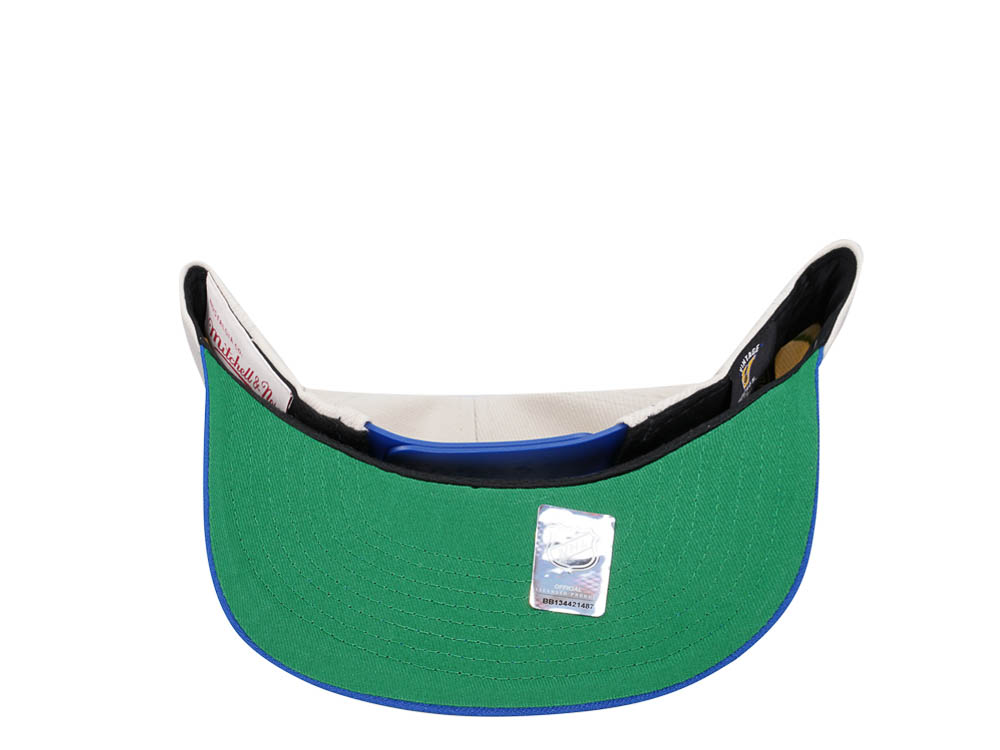 Mitchell & Ness Hartford Whalers Vintage Off-White Snapback Cap